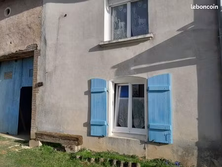 maison avec grandes dépendances