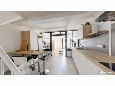 duplex 73m2 rénové - centre-ville   place de la halle