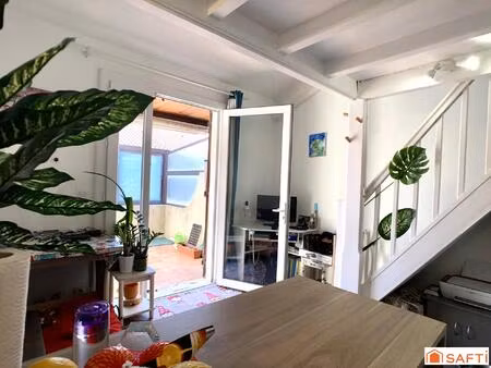 pavillon de type t2 cabine rénové et climatisé avec terrasse et parking