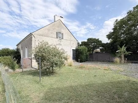 maison familiale avec garage et jardin clos au coeur de saint-lumine-de-clisson