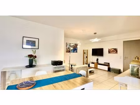 très beau f4 spacieux avec 2 terrasses