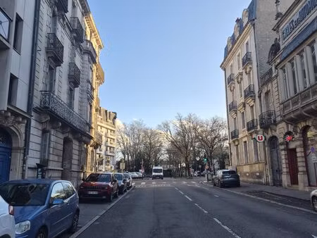 local commercial aménagé pour activité paramédicale