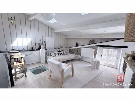 la roquebrussanne ? maison de village rénovée avec charme  2 chambres  salon cocooning