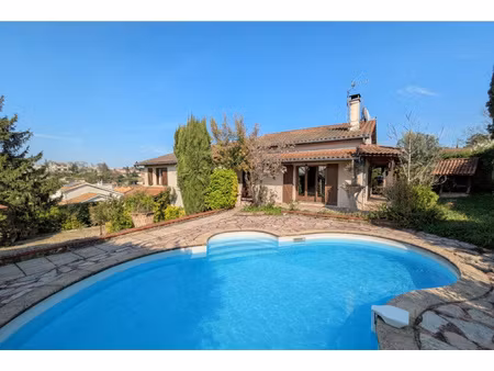 maison familiale avec aperçu sur les monts du lyonnais et be