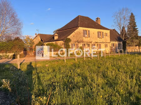 dans le perigord noir proche de montignac fanlac 6 pièce(s) 200 m2 piscine