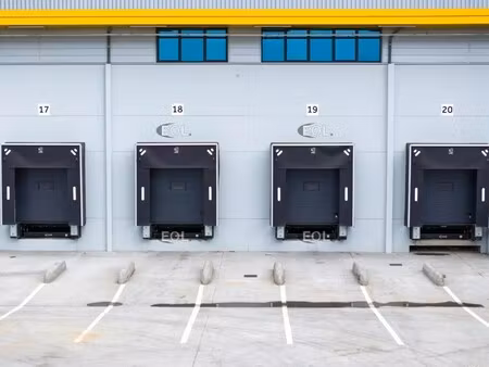 location entrepôt 22 152 m²