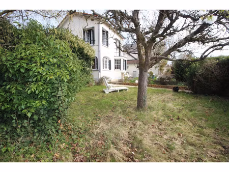 charmante maison des années 1940 avec fort potentiel  sur terrain de 530 m² – varennes-jar