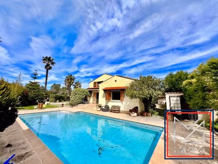 le brusc  maison t6 independante avec piscine à deux pas des pl