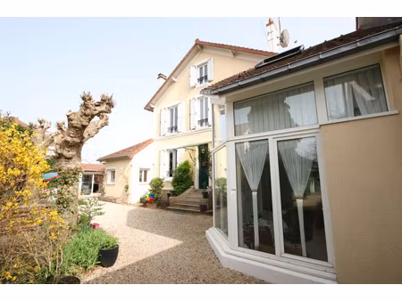 beauchamp  maison 142 m2  5 chambres  dépendance  terrain de 447 m2.