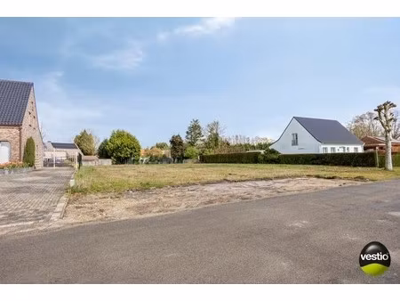 rustig gelegen bouwgrond ob van 17a 91ca in doodlopende straat  vlakbij de teut.