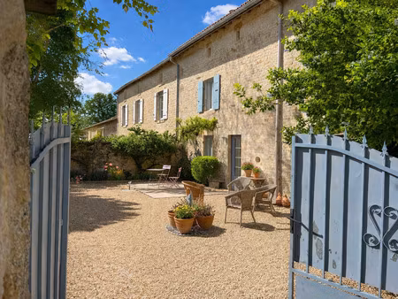 vente maison de caractère 4 chambres avec 2 suites  double salon et extérieur au calme – i