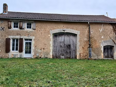 maison en pierre à finir de rénover avec grange