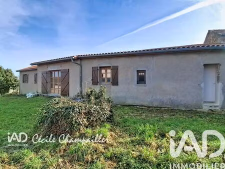maison à lupé (42520)