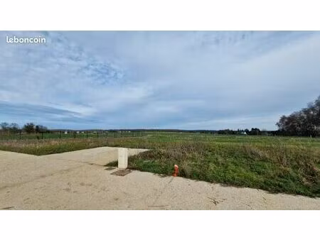 terrain 737 m² montigny