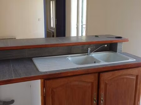 location appartement 2 pièces 36m² st maximin la ste baume 83470