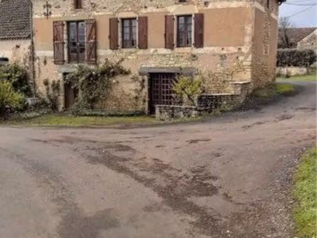 maison ancienne avec dépendance