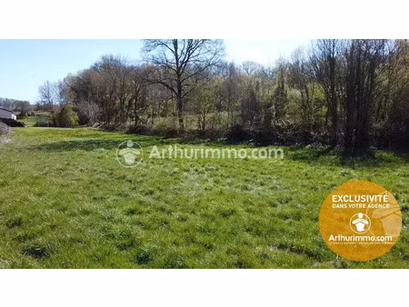vente terrain 1400 m2 à saint-astier