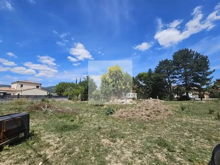 terrain constructible de 492 m²