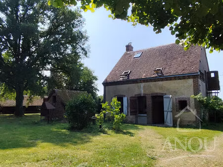 maison avec dépendances - 9000 m2 de terrain !