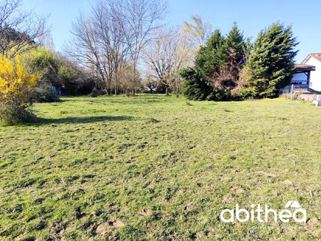 à vendre terrain constructible de 1 000 m2  en première li