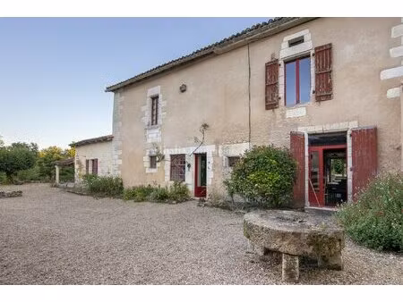 superbe propriete a renover 380 m2 environ -10 chambres  1 dortoir- terrain 2ha8 -...