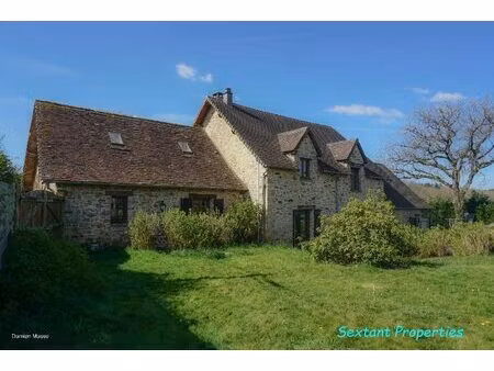 charmante longère nichée dans le coeur d'une nature préservée.