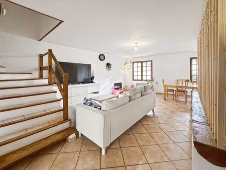 maison de village avec de beaux volumes  terrasse et parking