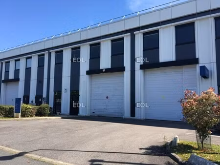 location local d'activités 373 m²