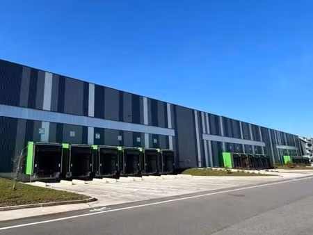 location entrepôt 5 858 m²