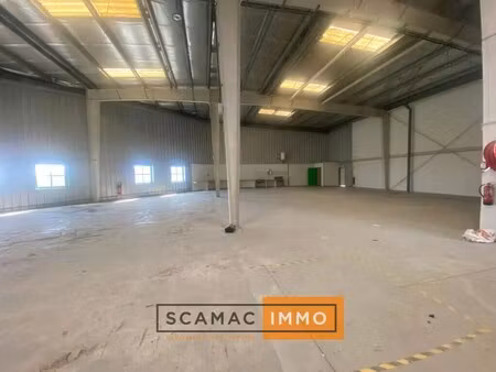 location entrepôt 890 m²