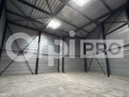 location entrepôt l houmeau 17137 420m²