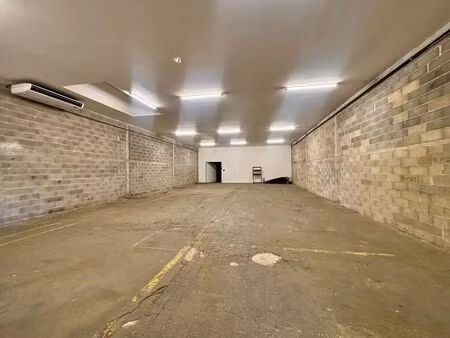 location local d’activités marseille 13011 350m²