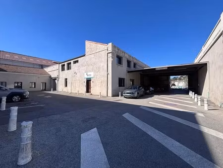 location local d'activités 350 m²