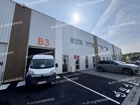 location local d'activités 173 m²