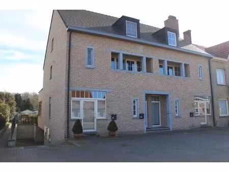 3 slpk duplex met 2 autostaanplaatsen.