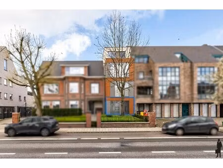 instapklaar gelijkvloers appartement met tuin en carport