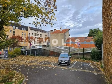 vente entrepôt 304 m²