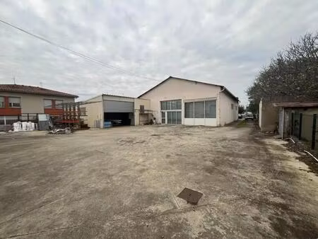vente local d'activités 537 m² à 638 m²
