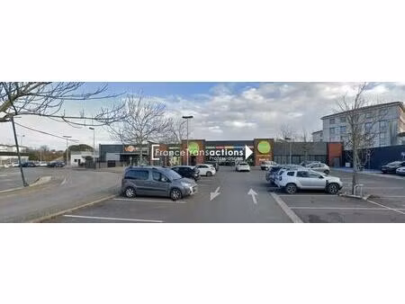 location commerce 740 m²