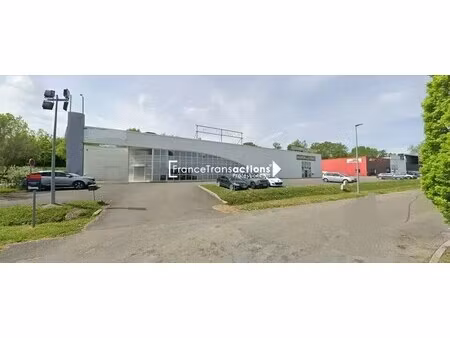 location commerce 200 m² à 713 m²