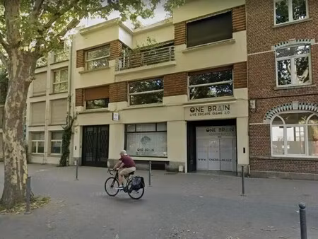 location commerce 330 m²