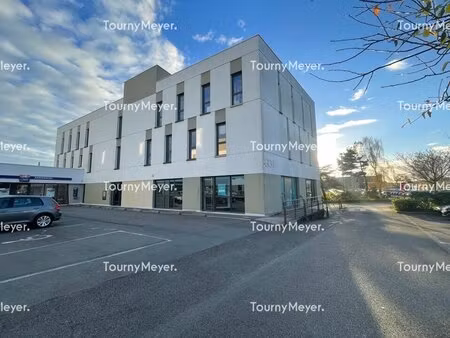 location commerce rennes 35700 227m²