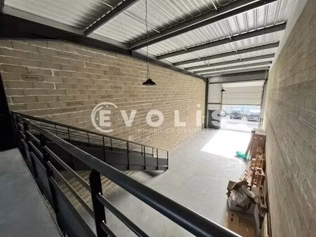 location local d'activités 174 m²