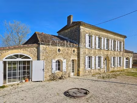 à proximité de sauveterre-de-guyenne – maison de caractère de 5 chambres au cœur du...