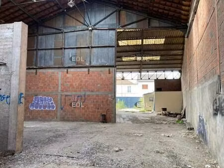 location entrepôt 590 m²