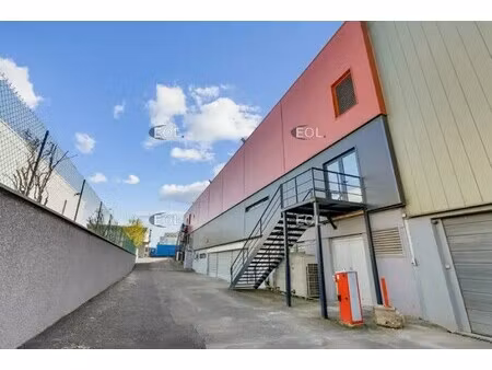 location local d'activités 590 m² à 1 450 m²