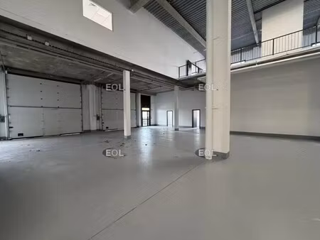 location local d'activités 700 m²