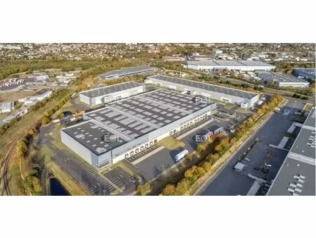location entrepôt combs-la-ville 77380 5978m²