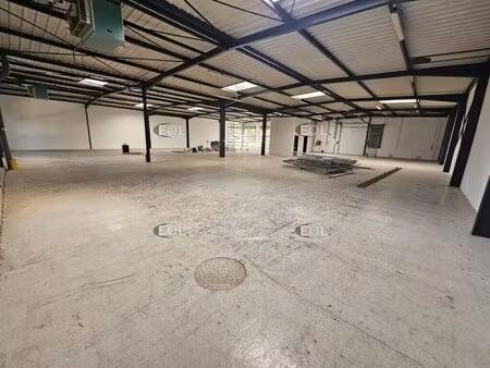 location entrepôt 892 m²