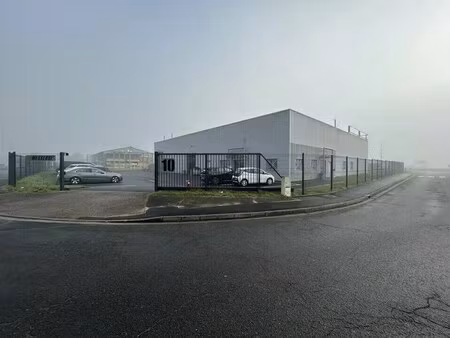 location local d'activités 1 000 m²